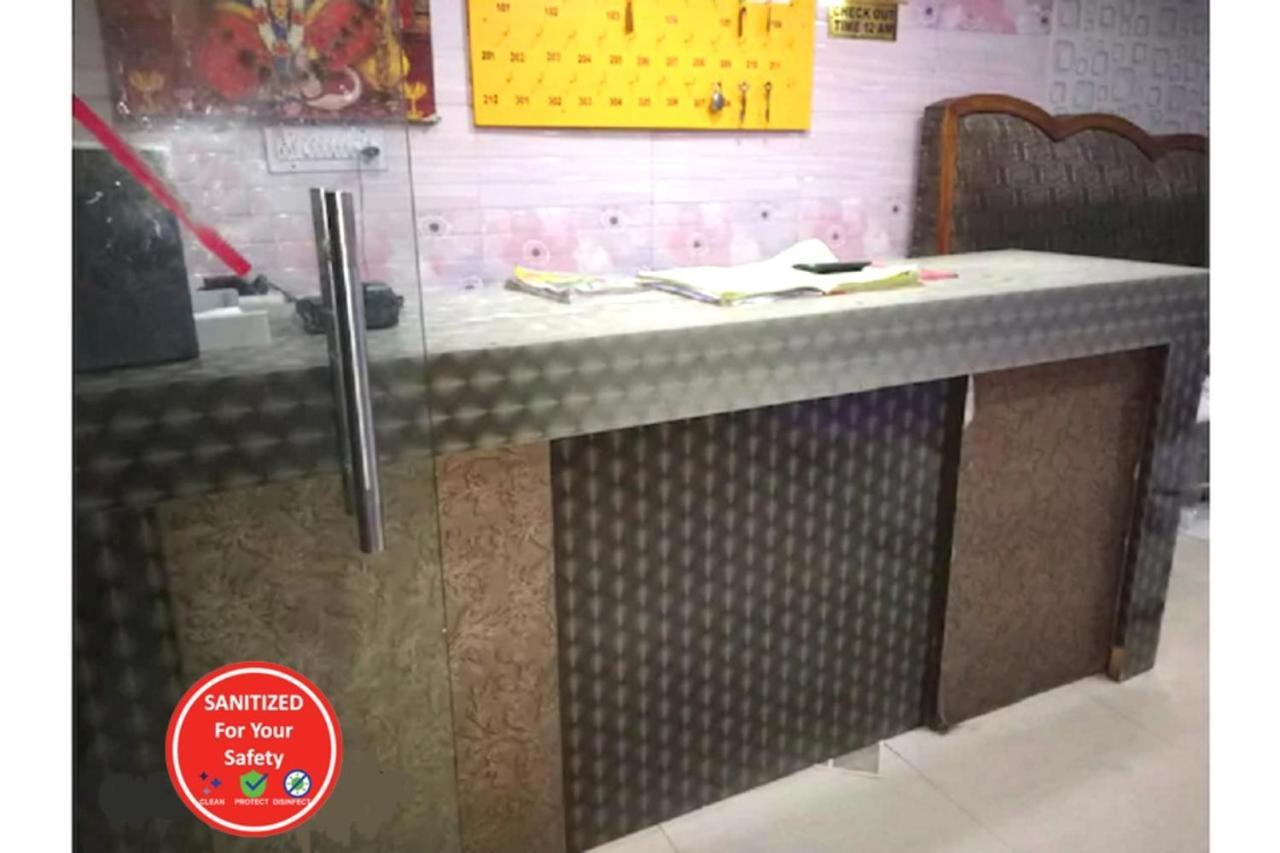 Goroomgo Krishna Palace Charbagh Hotel 3*