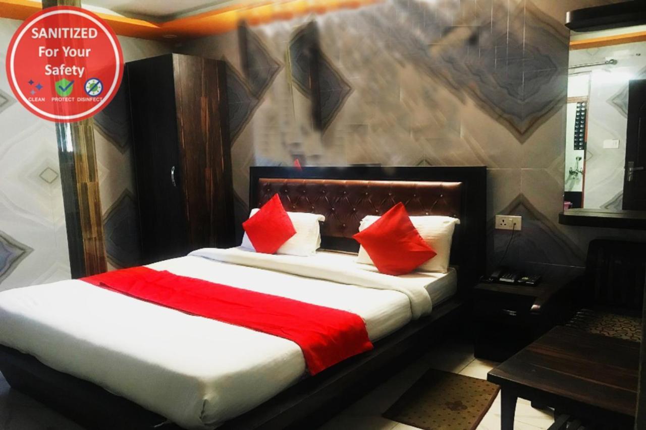Hotel Goroomgo Krishna Palace Charbagh